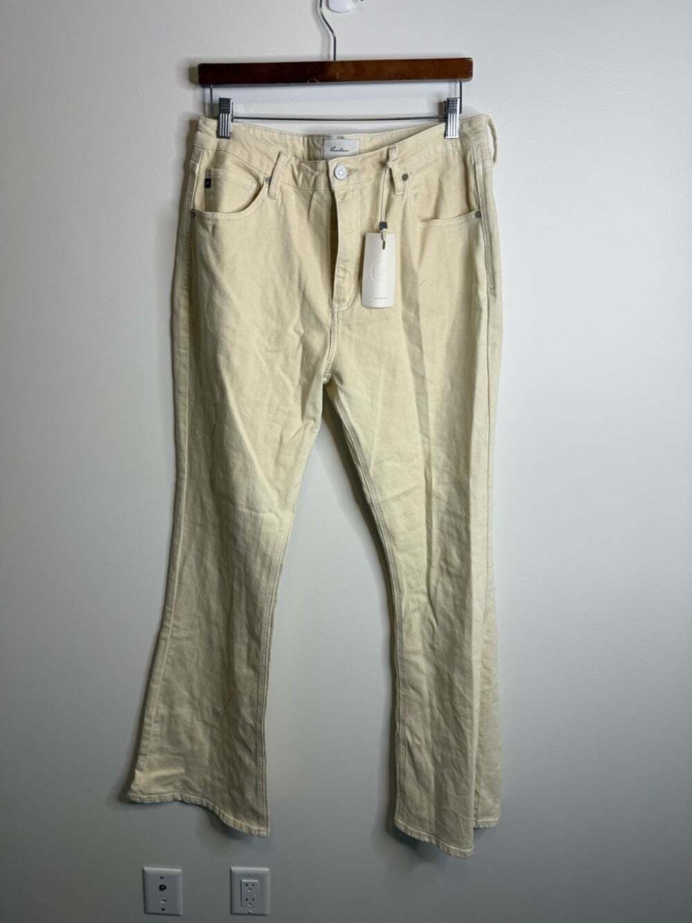 Kancan lurice Women’s Cream Mid Rise Slim Flare Jeans size 30 NWT